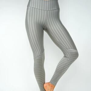 Coco on the Go Silver Charlotte Legging Sz S